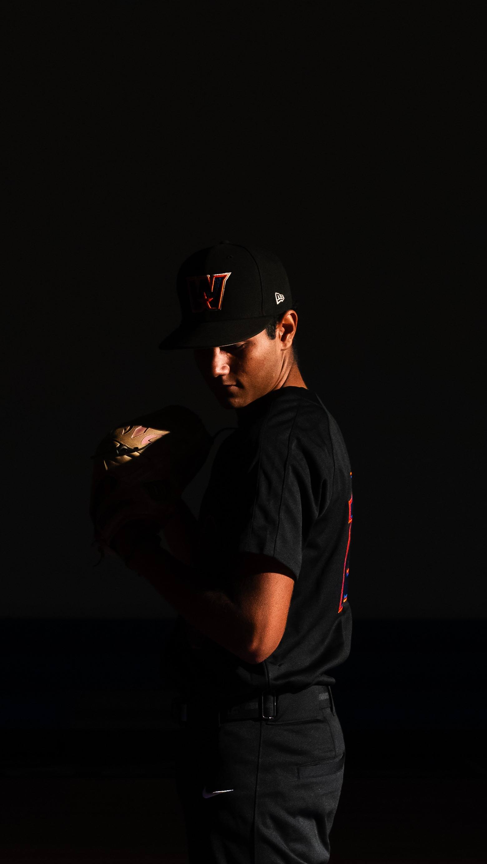 Gators Pitcher Glove Down